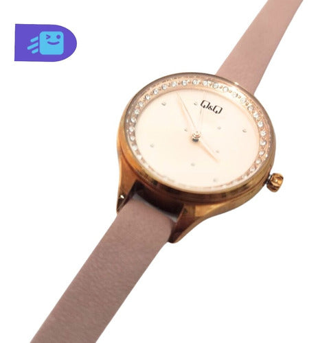 Reloj Analógico para mujer Q&Q Qb73j correa de cuero Wr 30m