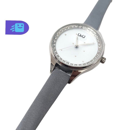 Reloj Analógico para mujer Q&Q Qb73j correa de cuero Wr 30m